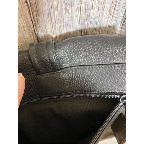 Kenneth Cole Black Leather Crossbody Bag - Picture 14 of 16